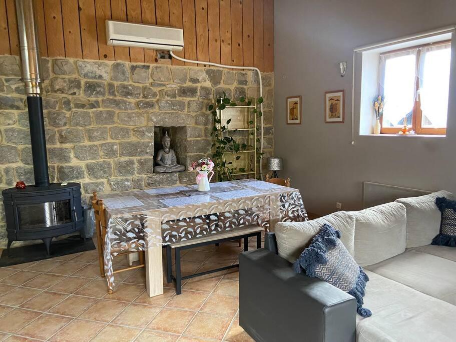 Gite A La Ferme Avec Jacuzzi Et Sauna Villefloure Екстериор снимка